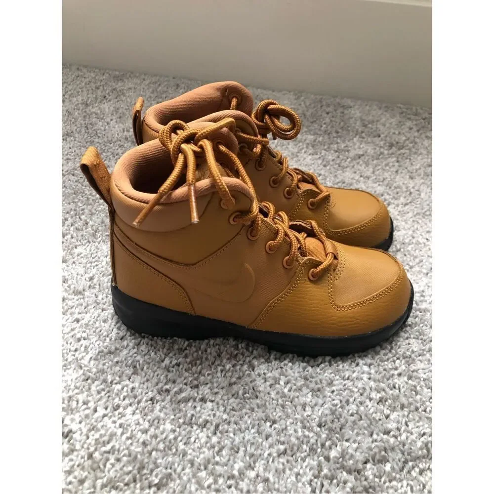 Nike Manoa LTR Wheat Youth Size 13